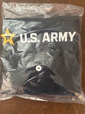 NWT U.S. Army Black Logo Crewneck Sweatshirt  with Yellow Star Size Med
